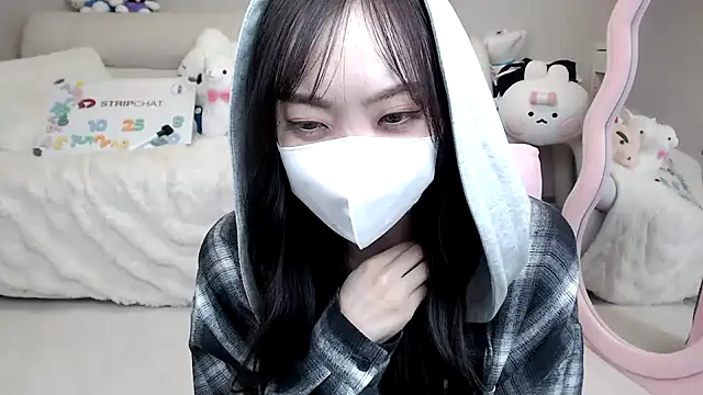 Snapshot of momo_room chatting on October 25, 2025, 2:07 pm momo room online show from October 25, 2025, 2:07 pm