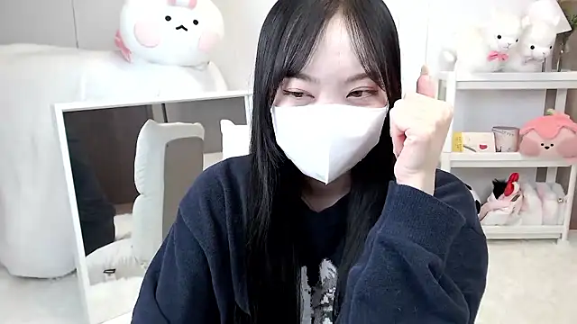 Snapshot of momo_room chatting on April 10, 2026, 11:28 am momo room online show from April 10, 2026, 11:28 am