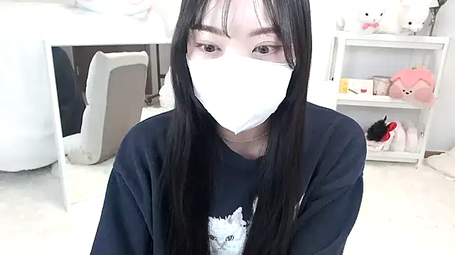 Snapshot of momo_room chatting on April 26, 2026, 12:35 pm momo room online show from April 26, 2026, 12:35 pm