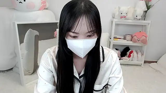 Snapshot of momo_room chatting on May 15, 2026, 11:08 am momo room online show from May 15, 2026, 11:08 am