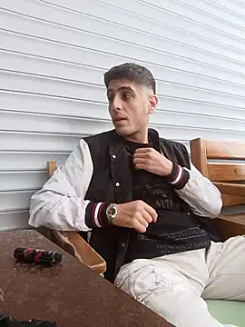 Snapshot of arenn1997 chatting on November 8, 2025, 2:20 pm arenn1997 online show from November 8, 2025, 2:20 pm