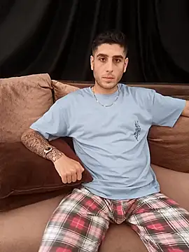 Snapshot of arenn1997 chatting on November 11, 2025, 12:11 pm arenn1997 online show from November 11, 2025, 12:11 pm