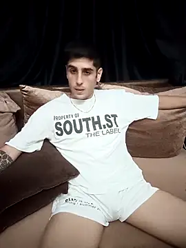 Snapshot of arenn1997 chatting on September 19, 2025, 10:25 pm arenn1997 online show from September 19, 2025, 10:25 pm