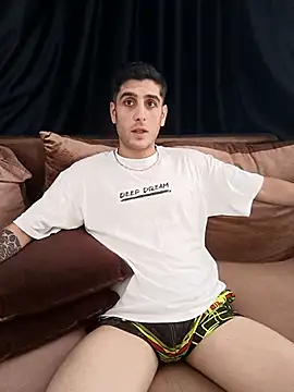 Snapshot of arenn1997 chatting on September 11, 2025, 12:38 pm arenn1997 online show from September 11, 2025, 12:38 pm