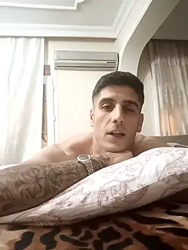 Snapshot of arenn1997 chatting on October 16, 2025, 12:08 am arenn1997 online show from October 16, 2025, 12:08 am