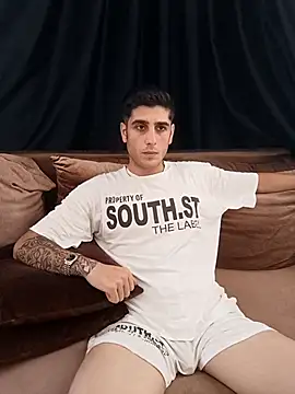 Snapshot of arenn1997 chatting on September 14, 2025, 12:27 pm arenn1997 online show from September 14, 2025, 12:27 pm