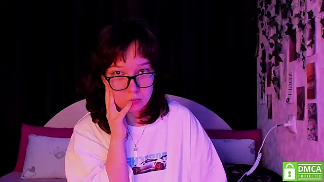 Snapshot of dreamgirllovee chatting on October 4, 2025, 1:29 am dreamgirllovee online show from October 4, 2025, 1:29 am