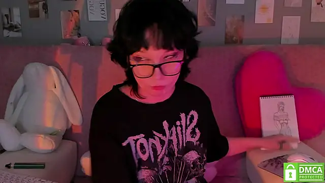 Snapshot of dreamgirllovee chatting on March 5, 2025, 6:01 am dreamgirllovee online show from March 5, 2025, 6:01 am