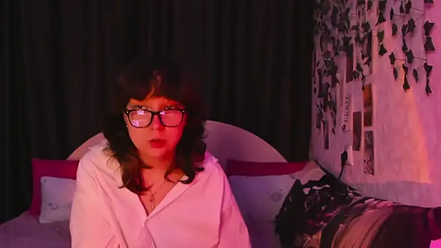 Snapshot of dreamgirllovee chatting on September 13, 2025, 1:38 am dreamgirllovee online show from September 13, 2025, 1:38 am