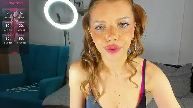 Snapshot of Hannah_Carr chatting on October 5, 2025, 7:37 pm Hannah Carr online show from October 5, 2025, 7:37 pm