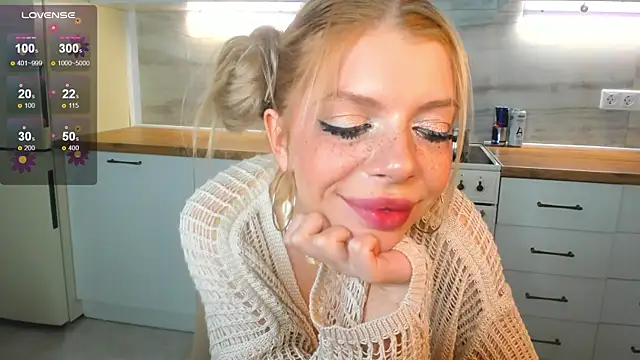 Snapshot of Hannah_Carr chatting on March 13, 2025, 12:27 am Hannah Carr online show from March 13, 2025, 12:27 am