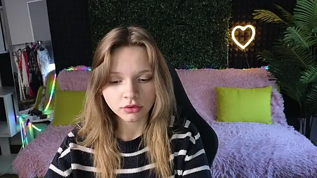 LitaBrom online show from October 1, 2025, 1:33 am