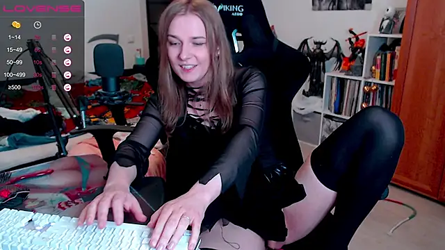 Snapshot of stellablondy chatting on December 17, 2024, 2:55 pm stellablondy online show from December 17, 2024, 2:55 pm