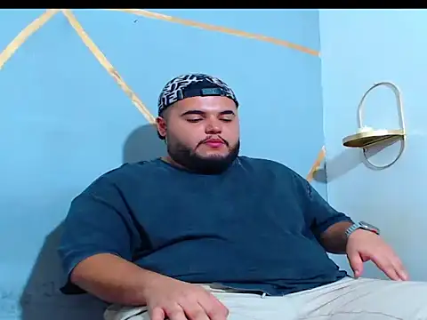 Snapshot of damian_chubby chatting on November 22, 2025, 8:24 am damian chubby online show from November 22, 2025, 8:24 am