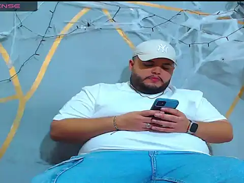 Snapshot of damian_chubby chatting on October 24, 2025, 12:53 am damian chubby online show from October 24, 2025, 12:53 am