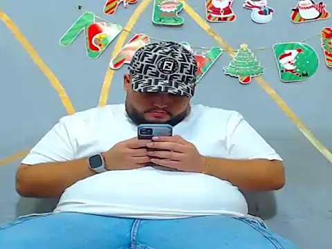 Snapshot of damian_chubby chatting on December 5, 2025, 8:24 am damian chubby online show from December 5, 2025, 8:24 am