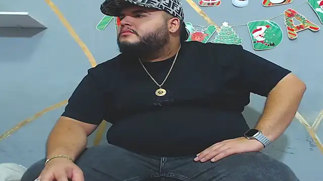 Snapshot of damian_chubby chatting on December 1, 2025, 2:01 am damian chubby online show from December 1, 2025, 2:01 am