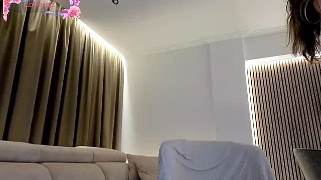Snapshot of ReyaSophia chatting on September 12, 2025, 8:41 pm ReyaSophia online show from September 12, 2025, 8:41 pm