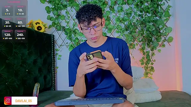 Snapshot of Daviid_laidd chatting on November 7, 2025, 9:41 pm Daviid laidd online show from November 7, 2025, 9:41 pm