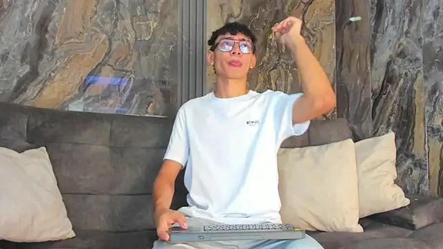 Snapshot of Daviid_laidd chatting on October 23, 2025, 8:07 pm Daviid laidd online show from October 23, 2025, 8:07 pm