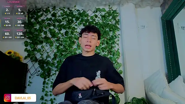 Snapshot of Daviid_laidd chatting on November 15, 2025, 8:46 pm Daviid laidd online show from November 15, 2025, 8:46 pm