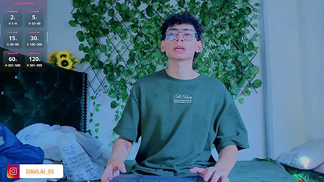 Snapshot of Daviid_laidd chatting on November 11, 2025, 8:03 pm Daviid laidd online show from November 11, 2025, 8:03 pm