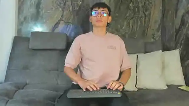 Snapshot of Daviid_laidd chatting on December 15, 2025, 7:31 pm Daviid laidd online show from December 15, 2025, 7:31 pm