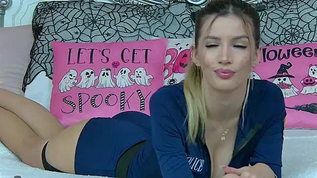 Snapshot of IvySamek chatting on October 30, 2025, 6:16 pm IvySamek online show from October 30, 2025, 6:16 pm