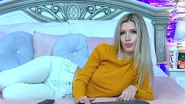 Snapshot of IvySamek chatting on November 19, 2025, 8:09 pm IvySamek online show from November 19, 2025, 8:09 pm