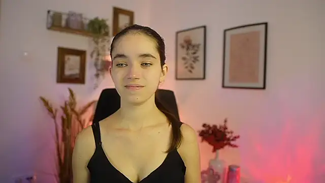 Snapshot of Gia_Paige18 chatting on October 9, 2025, 1:11 pm Gia Paige18 online show from October 9, 2025, 1:11 pm