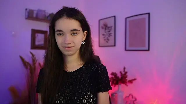 Snapshot of Gia_Paige18 chatting on December 2, 2025, 2:19 pm Gia Paige18 online show from December 2, 2025, 2:19 pm