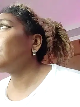 Snapshot of ELLA_KELLY chatting on October 26, 2025, 12:16 pm ELLA KELLY online show from October 26, 2025, 12:16 pm