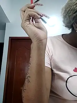 Snapshot of ELLA_KELLY chatting on December 16, 2025, 11:47 am ELLA KELLY online show from December 16, 2025, 11:47 am