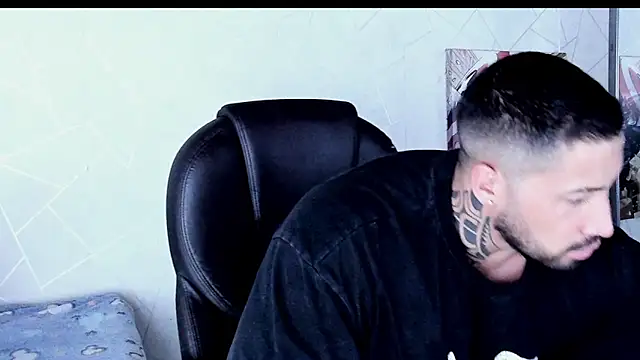 Snapshot of Cristian_Walker chatting on December 19, 2025, 11:34 am Cristian Walker online show from December 19, 2025, 11:34 am