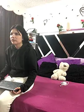 1lovelygirls online show from September 25, 2025, 12:00 pm