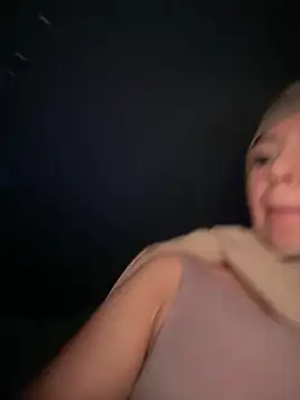 lalilamassu1 online show from April 10, 2026, 12:12 pm