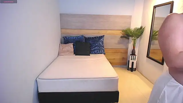 Snapshot of Violetta_rainbow chatting on February 27, 2025, 9:29 am Violetta rainbow online show from February 27, 2025, 9:29 am