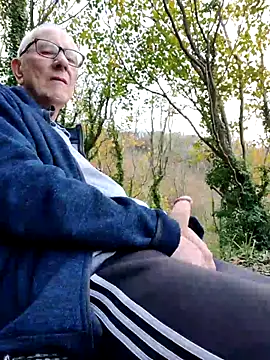 Snapshot of cutaboverest chatting on November 3, 2025, 3:37 pm cutaboverest online show from November 3, 2025, 3:37 pm