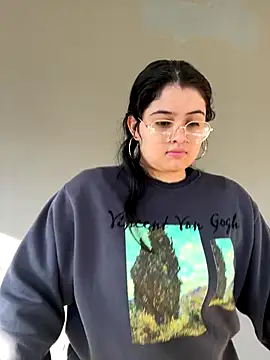 Stephania 18 online show from September 9, 2025, 12:25 pm