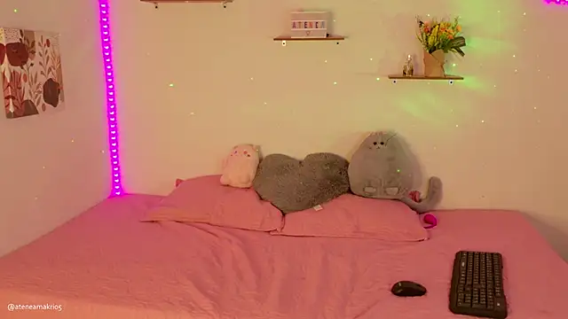 Atenea Makri online show from February 6, 2025, 10:00 pm