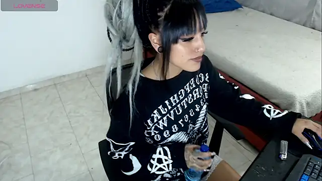 vanne summer  online show from March 5, 2026, 2:08 am