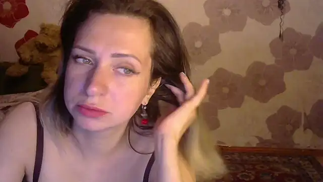 Snapshot of Queen_Daenerys chatting on September 12, 2025, 7:57 pm Queen Daenerys online show from September 12, 2025, 7:57 pm