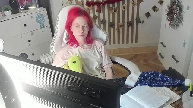 Snapshot of Silly__Milly chatting on December 22, 2025, 6:41 pm Silly Milly online show from December 22, 2025, 6:41 pm