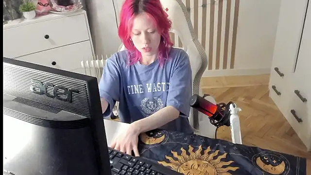 Snapshot of Silly__Milly chatting on February 8, 2026, 3:43 pm Silly Milly online show from February 8, 2026, 3:43 pm