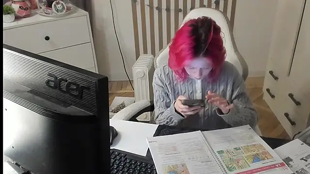 Snapshot of Silly__Milly chatting on February 5, 2026, 2:57 pm Silly Milly online show from February 5, 2026, 2:57 pm