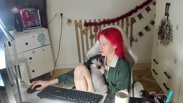 Snapshot of Silly__Milly chatting on December 21, 2025, 4:08 pm Silly Milly online show from December 21, 2025, 4:08 pm