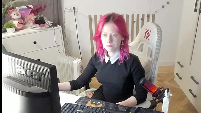 Snapshot of Silly__Milly chatting on February 6, 2026, 4:58 pm Silly Milly online show from February 6, 2026, 4:58 pm