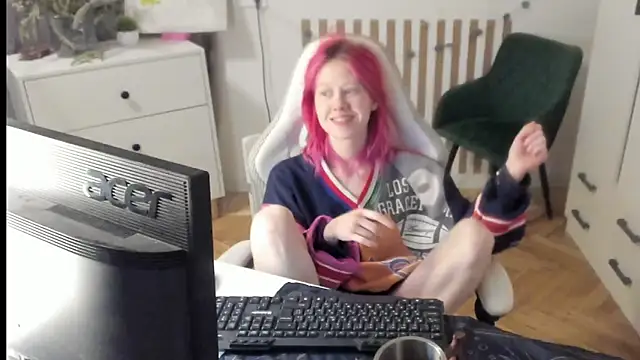 Snapshot of Silly__Milly chatting on February 13, 2026, 4:29 pm Silly Milly online show from February 13, 2026, 4:29 pm