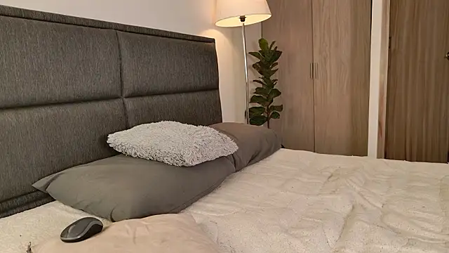 lady ni  online show from March 6, 2026, 1:06 pm