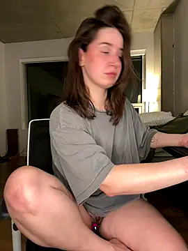 nerdynina online show from November 21, 2025, 12:42 am